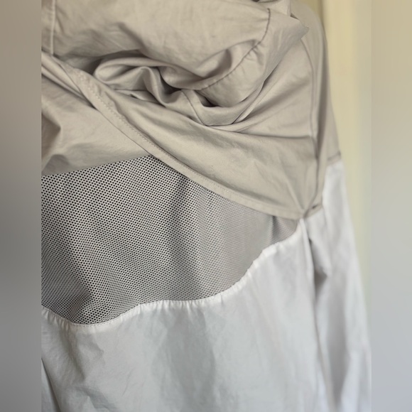 Nike Windrunner Windbreaker Women's M White Gray Hooded Jacket Vented Sportswear - Picture 4 of 8